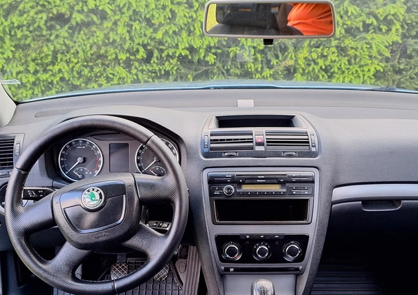 Skoda Octavia cena 19900 przebieg: 218000, rok produkcji 2011 z Nowa Ruda małe 407